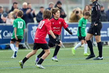 Partidos de las finales de consolación, mixta y femenina del Torneo Interescolar de Tajonar 2025 con la entrega de trofeos y premios