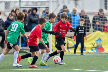 Partidos de las finales de consolación, mixta y femenina del Torneo Interescolar de Tajonar 2025 con la entrega de trofeos y premios