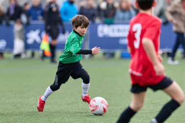 Partidos de las finales de consolación, mixta y femenina del Torneo Interescolar de Tajonar 2025 con la entrega de trofeos y premios