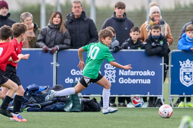 Partidos de las finales de consolación, mixta y femenina del Torneo Interescolar de Tajonar 2025 con la entrega de trofeos y premios