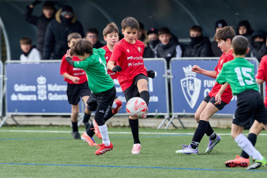 Partidos de las finales de consolación, mixta y femenina del Torneo Interescolar de Tajonar 2025 con la entrega de trofeos y premios