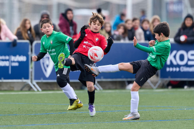 Partidos de las finales de consolación, mixta y femenina del Torneo Interescolar de Tajonar 2025 con la entrega de trofeos y premios