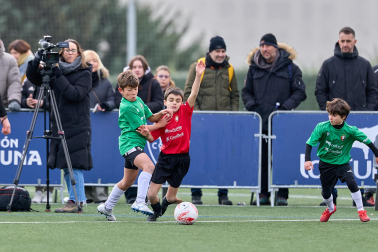Partidos de las finales de consolación, mixta y femenina del Torneo Interescolar de Tajonar 2025 con la entrega de trofeos y premios