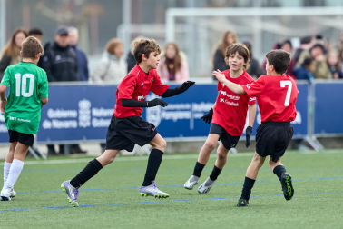 Partidos de las finales de consolación, mixta y femenina del Torneo Interescolar de Tajonar 2025 con la entrega de trofeos y premios