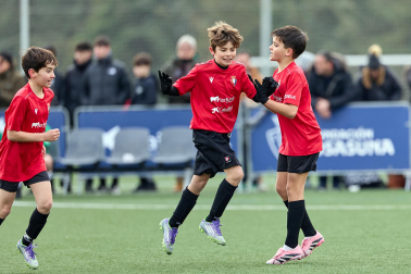 Partidos de las finales de consolación, mixta y femenina del Torneo Interescolar de Tajonar 2025 con la entrega de trofeos y premios