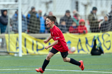 Partidos de las finales de consolación, mixta y femenina del Torneo Interescolar de Tajonar 2025 con la entrega de trofeos y premios