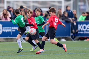 Partidos de las finales de consolación, mixta y femenina del Torneo Interescolar de Tajonar 2025 con la entrega de trofeos y premios