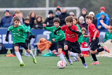 Partidos de las finales de consolación, mixta y femenina del Torneo Interescolar de Tajonar 2025 con la entrega de trofeos y premios