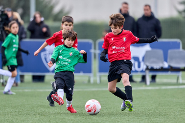 Partidos de las finales de consolación, mixta y femenina del Torneo Interescolar de Tajonar 2025 con la entrega de trofeos y premios