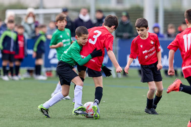 Partidos de las finales de consolación, mixta y femenina del Torneo Interescolar de Tajonar 2025 con la entrega de trofeos y premios