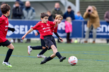 Partidos de las finales de consolación, mixta y femenina del Torneo Interescolar de Tajonar 2025 con la entrega de trofeos y premios