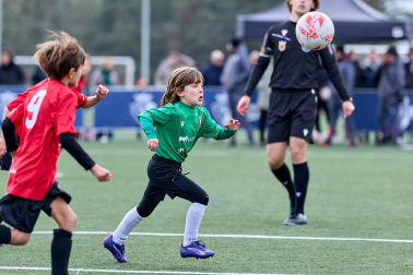 Partidos de las finales de consolación, mixta y femenina del Torneo Interescolar de Tajonar 2025 con la entrega de trofeos y premios