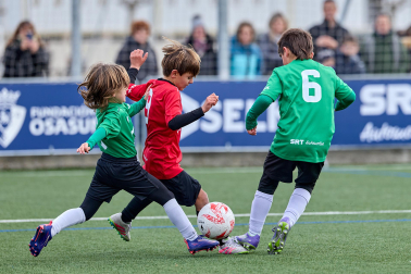 Partidos de las finales de consolación, mixta y femenina del Torneo Interescolar de Tajonar 2025 con la entrega de trofeos y premios