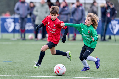 Partidos de las finales de consolación, mixta y femenina del Torneo Interescolar de Tajonar 2025 con la entrega de trofeos y premios