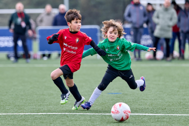 Partidos de las finales de consolación, mixta y femenina del Torneo Interescolar de Tajonar 2025 con la entrega de trofeos y premios