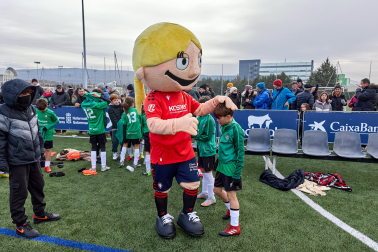 Partidos de las finales de consolación, mixta y femenina del Torneo Interescolar de Tajonar 2025 con la entrega de trofeos y premios