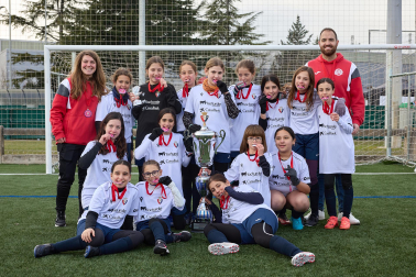 Partidos de las finales de consolación, mixta y femenina del Torneo Interescolar de Tajonar 2025 con la entrega de trofeos y premios