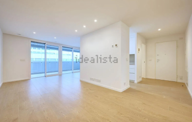 Cocina y salón con acceso a la terraza de más de 20 m2