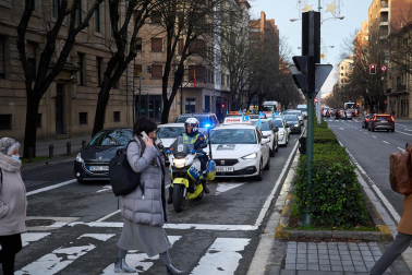 Fotos de la protesta de las autoescuelas de Navarra por las calles de Pamplona