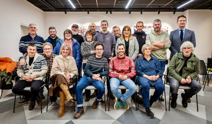 Foto de grupo de los fotógrafos de la Asociación de Reporteros Gráficos de Navarra, autores de la exposición