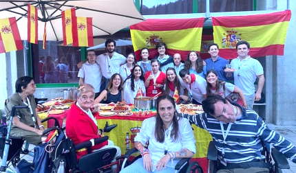 Voluntarios y participantes en el Campamento Orden de Malta.