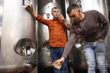 Apertura de la temporada de sidrerías en el Toki Alai de Lekunberri con el aizkolari Iker Vicente como maestro de ceremonias