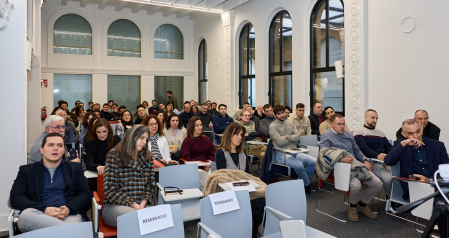Asistentes a la jornada sobre la integración de la IA en la empresa y el sector financiero de la Cámara de Comercio de Navarra