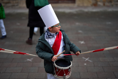Fotos de San Saastin en Lakuntza, inicio de las fiestas de San Sebastián con tamborrada en la localidad