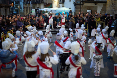 Fotos de San Saastin en Lakuntza, inicio de las fiestas de San Sebastián con tamborrada en la localidad