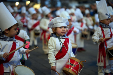 Fotos de San Saastin en Lakuntza, inicio de las fiestas de San Sebastián con tamborrada en la localidad