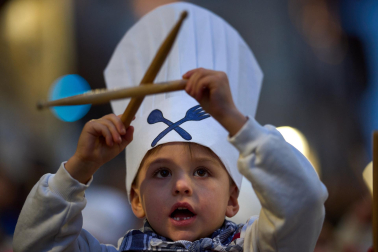 Fotos de San Saastin en Lakuntza, inicio de las fiestas de San Sebastián con tamborrada en la localidad