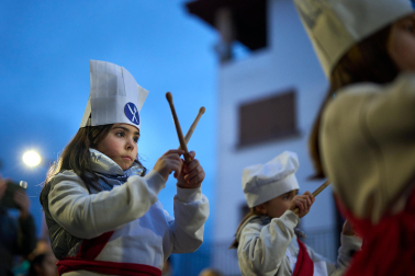 Fotos de San Saastin en Lakuntza, inicio de las fiestas de San Sebastián con tamborrada en la localidad