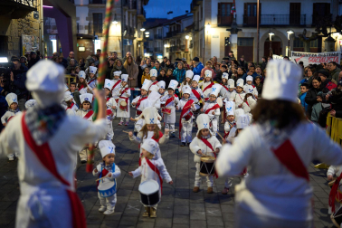 Fotos de San Saastin en Lakuntza, inicio de las fiestas de San Sebastián con tamborrada en la localidad