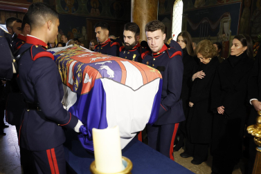 Los Reyes y sus hijas arropan a la Reina Sofía en el responso por su hermana Irene de Grecia en Madrid