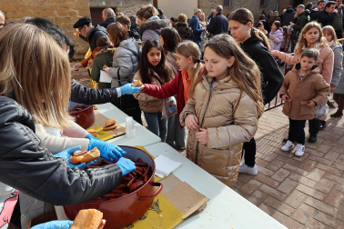 Fotos de la bendición y rifa del cuto en Artajona.