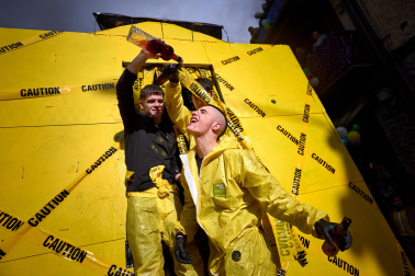 Color, disfraces, alegría y cleebración durante el desfile de las carrozas este domingo, 25 de enero, en Leitza