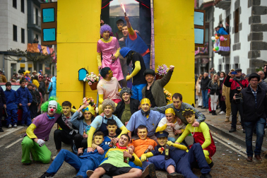 Color, disfraces, alegría y cleebración durante el desfile de las carrozas este domingo, 25 de enero, en Leitza
