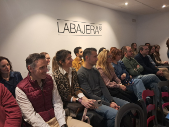 Algunos de los asistentes al acto celebrado en LABAJERA.