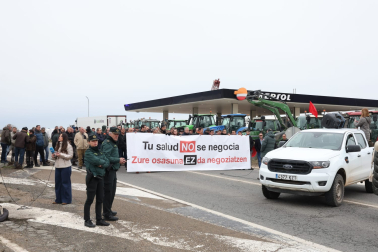 Fotos de los cortes de carreteras en Castejón y Ribaforada por loa agricultores