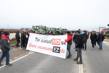 Fotos de los cortes de carreteras en Castejón y Ribaforada por loa agricultores