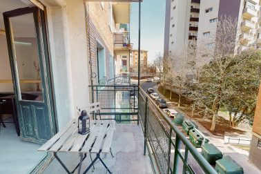 Piso luminoso y reformado en zona Tajonar