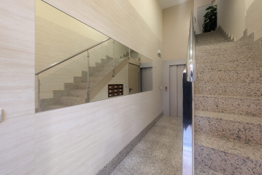 Piso luminoso y reformado en zona Tajonar