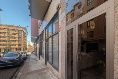 Piso luminoso y reformado en zona Tajonar