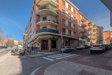 Piso luminoso y reformado en zona Tajonar