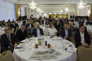 De izquierda a derecha, Juan Carlos Equiza (ATA Navarra), Rubén Elizari (AIN), Víctor Eransus (Benco), Adriana Mendívil (Zabala Innovation), Rafael Alcaide (CaixaBank) y Roberto Mercero (Telefónica).