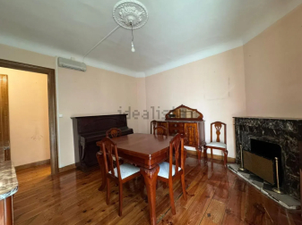 Habitación con chimenea y mirador