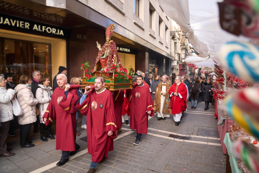 Fotos del tradicional mercadillo de San Blas en Pamplona