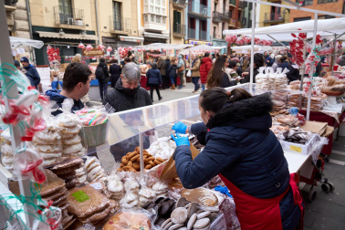 Fotos del tradicional mercadillo de San Blas en Pamplona
