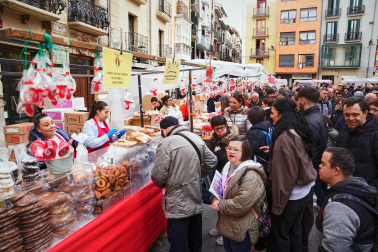 Fotos del tradicional mercadillo de San Blas en Pamplona