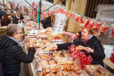 Fotos del tradicional mercadillo de San Blas en Pamplona